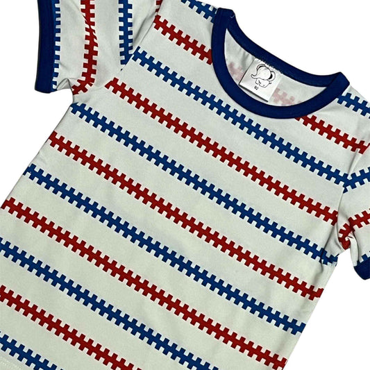 Fiskarmönstrad t-shirt