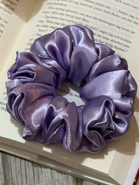 Lavendel satin scrunchie