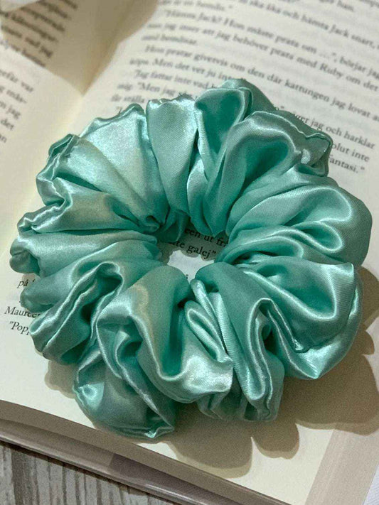 Mintgrön satin scrunchie