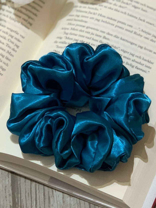Turkos satin scrunchie