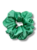 Grön classic satin scrunchie