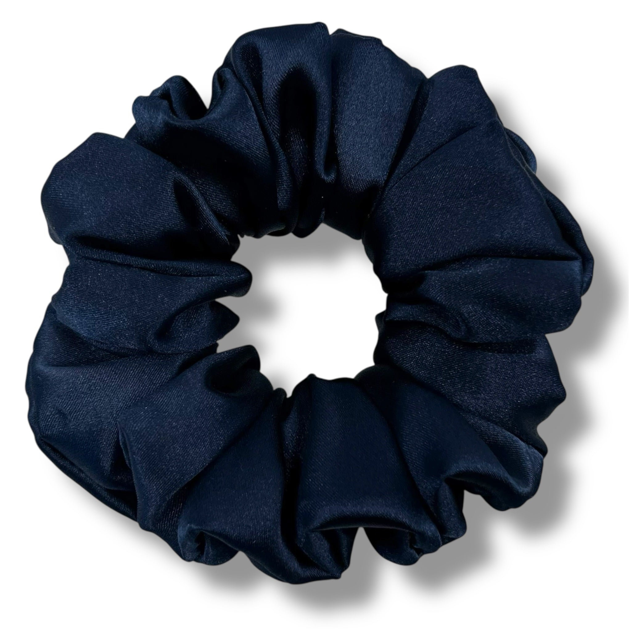 mörkblå classic satin scrunchie