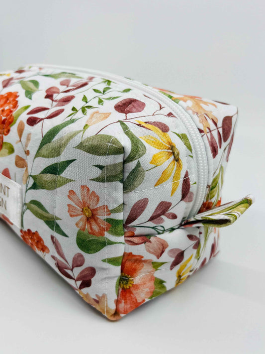 Röda prickar sminkkorg