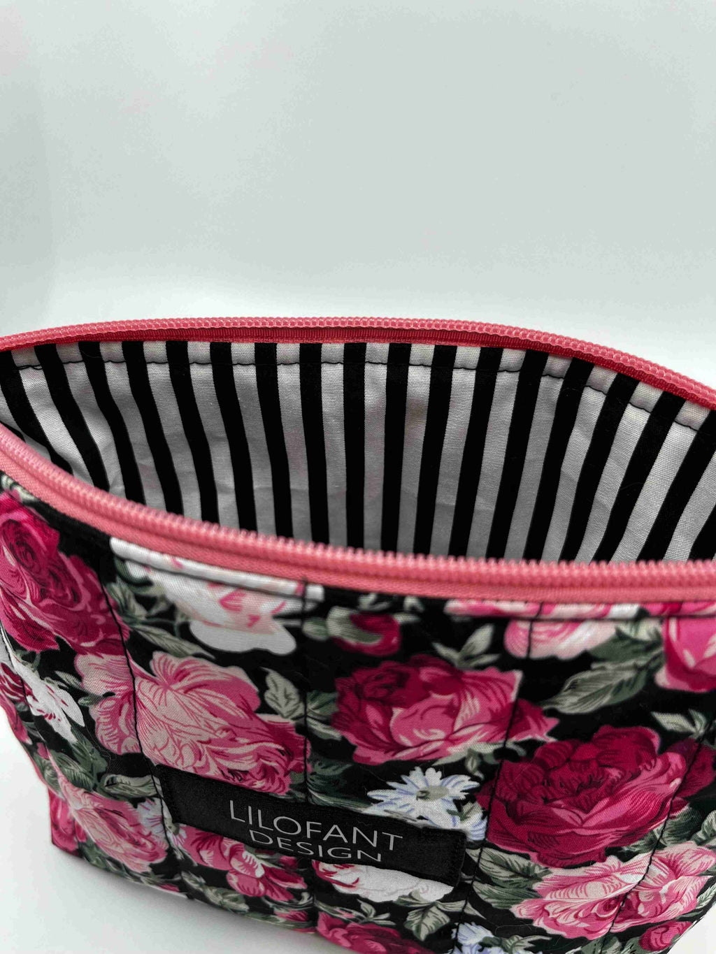 Svarta rosor necessär