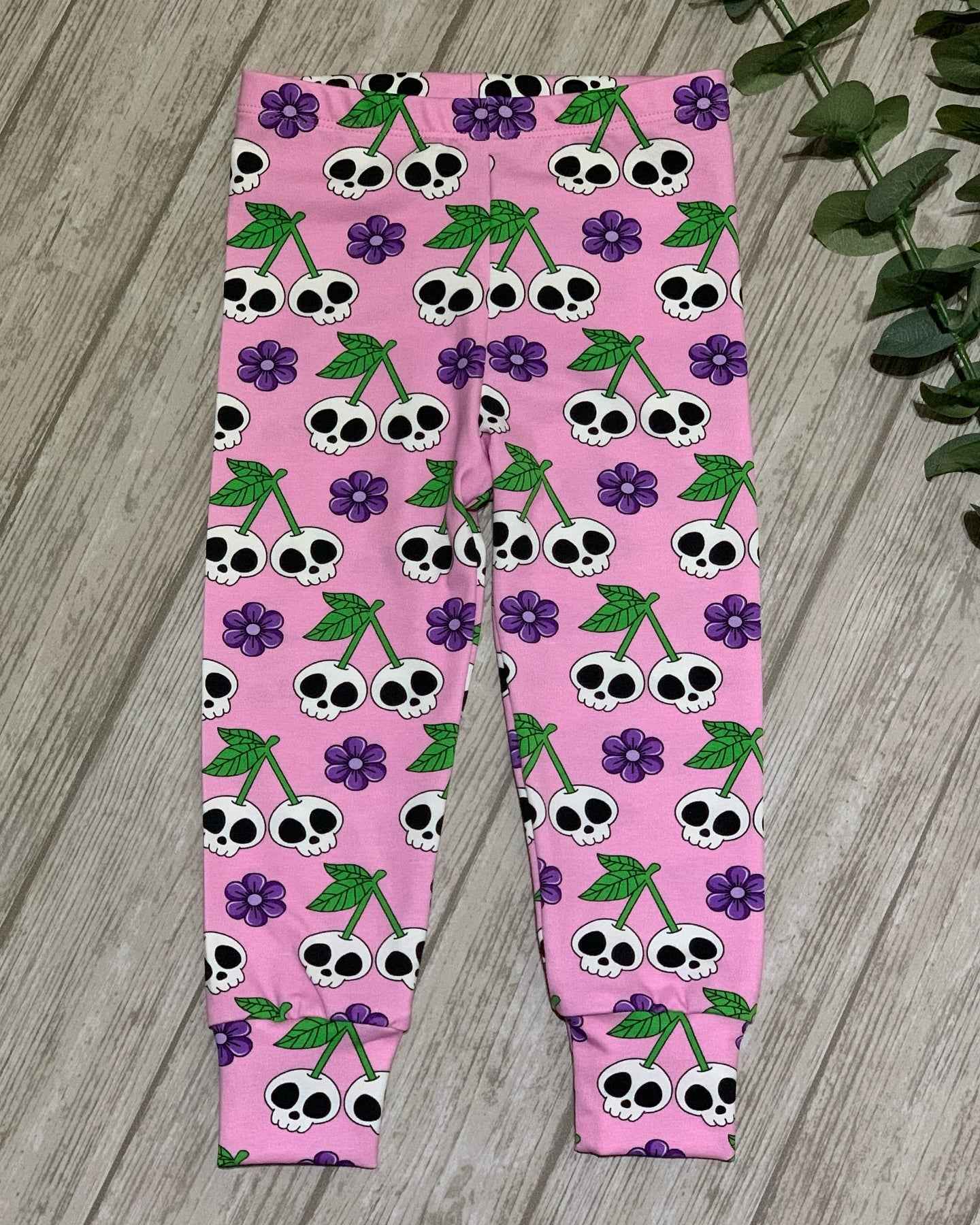 Rosa döskallekörsbär muddbyxor