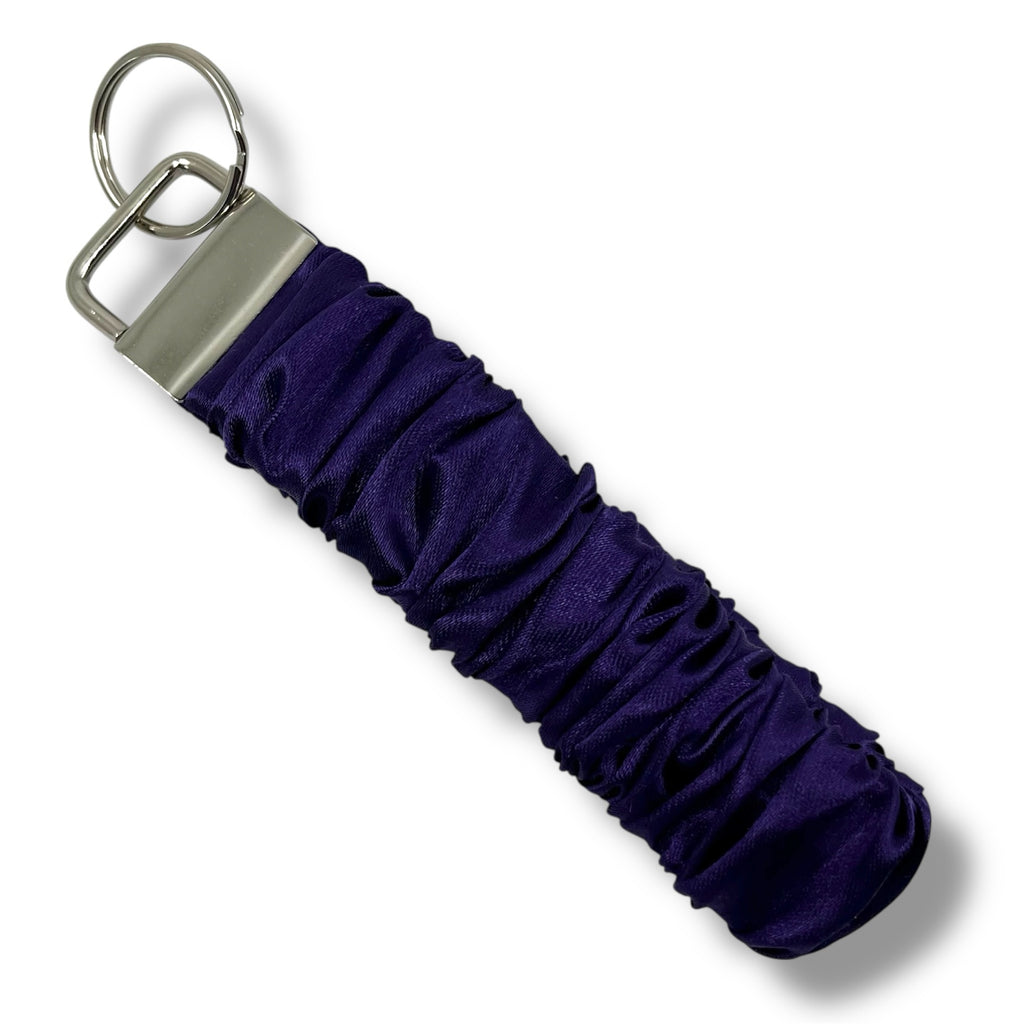 mörklila scrunchie nyckelring