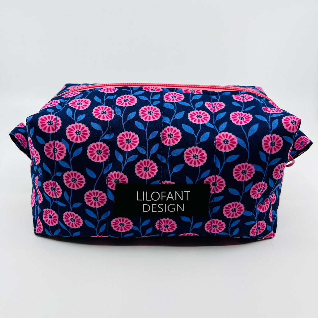 Blå med rosa blommor necessär