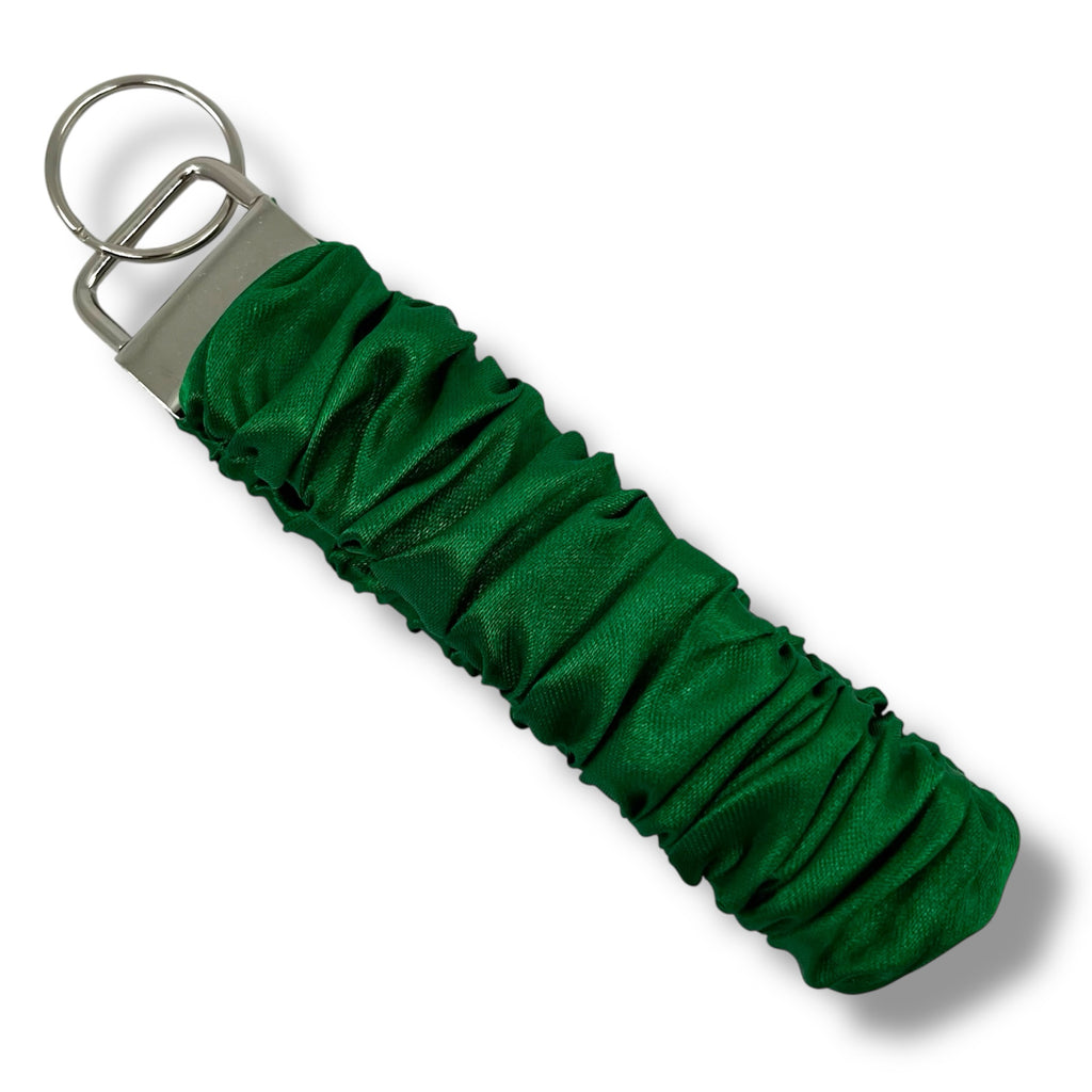 grön scrunchie nyckelring