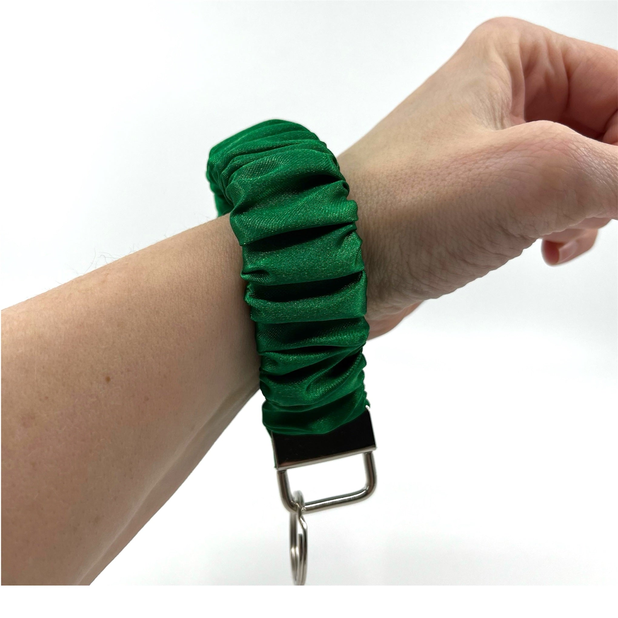 Grön scrunchie nyckelring - Lilofant Design