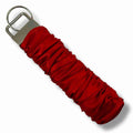 röd scrunchie nyckelring