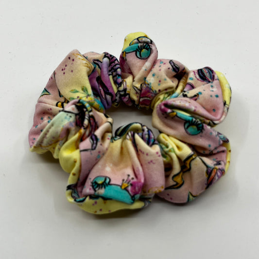 Rosa/gula feer scrunchie