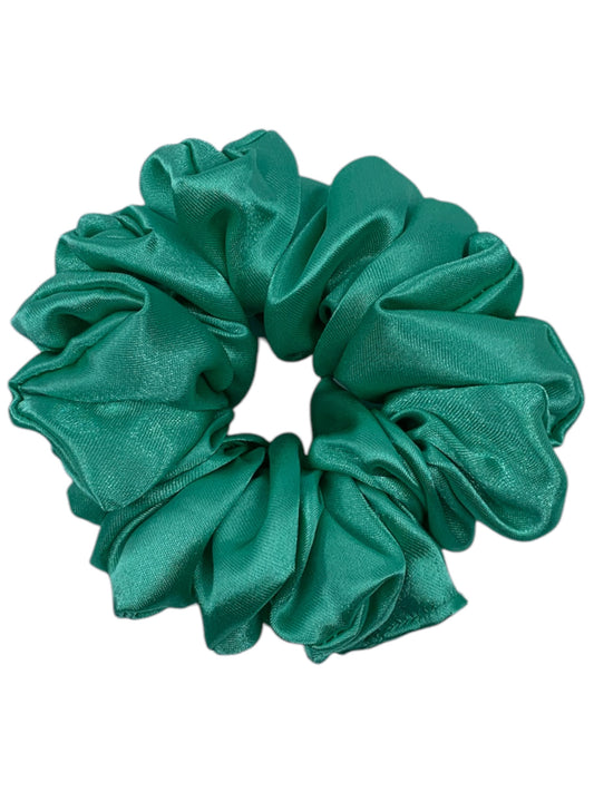 Grön satin scrunchie - Lilofant Design
