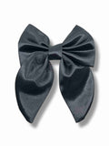 Mörkgrå hårspänne med rosett i satin