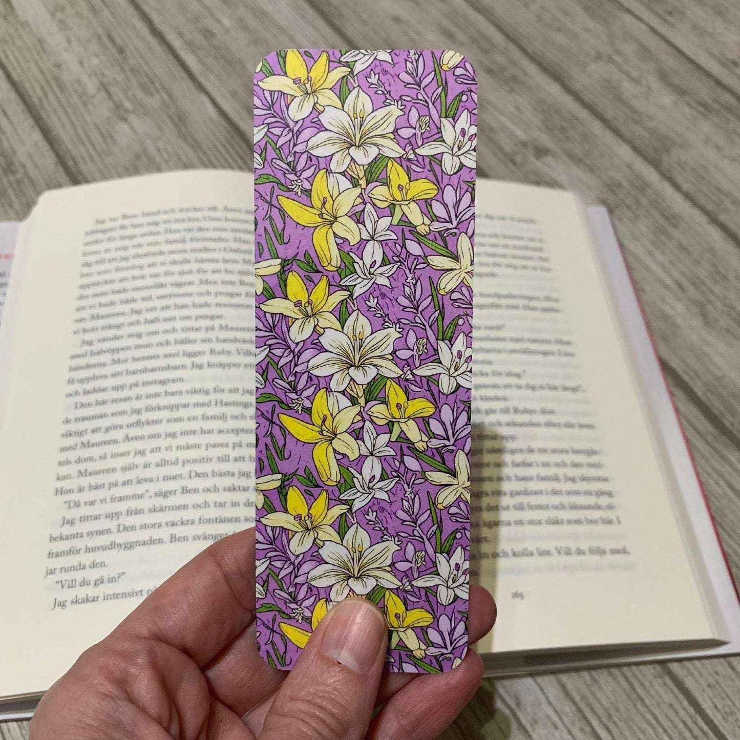 Gula/lila bokmärke