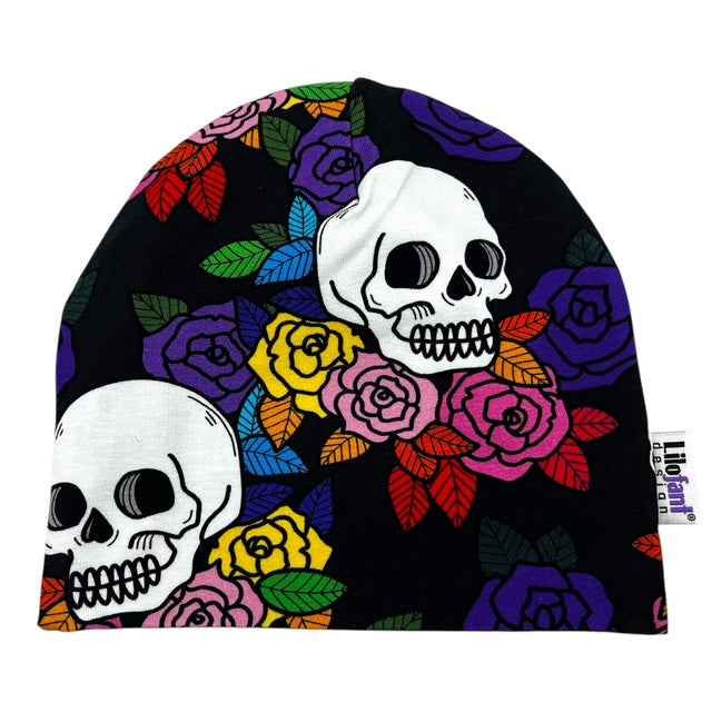 Svart döskalle mössa