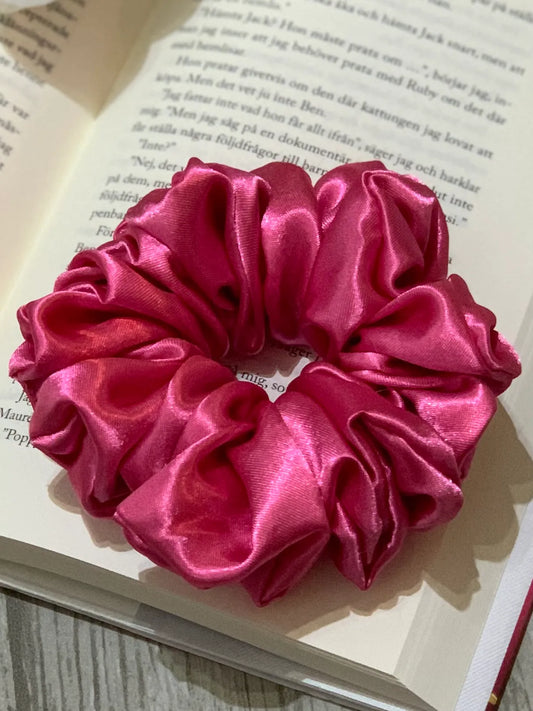 Cerise satin scrunchie - Lilofant Design