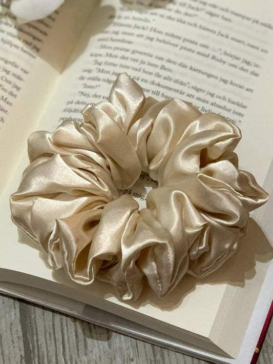 Champagne satin scrunchie - Lilofant Design