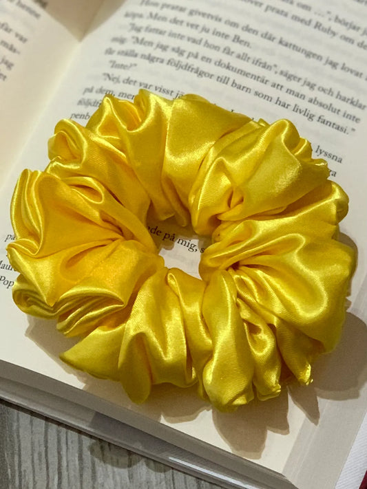Gul satin scrunchie - Lilofant Design