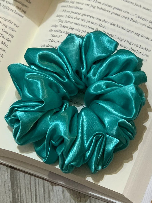 Mörk mint satin scrunchie - Lilofant Design