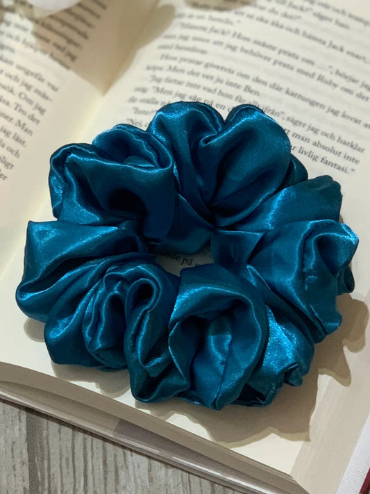 Turkos satin scrunchie - Lilofant Design